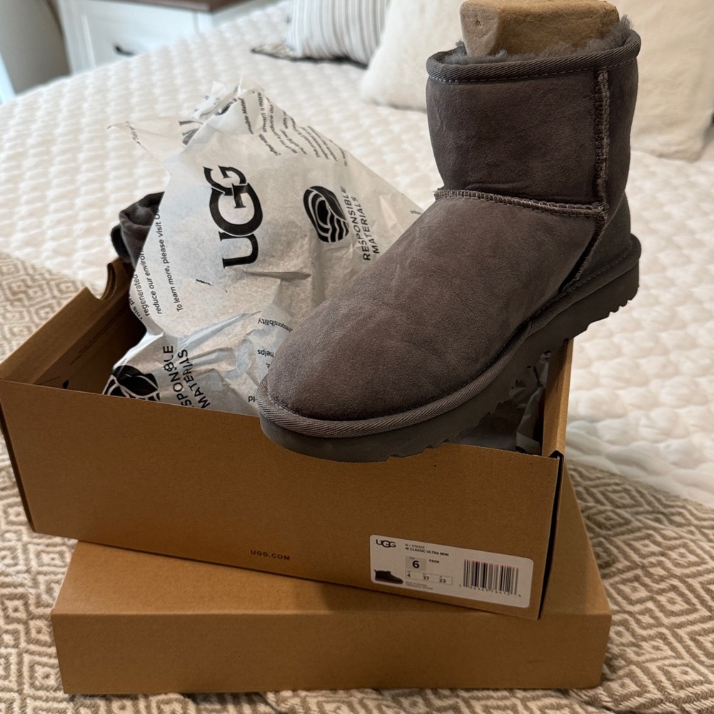 Ugg Mini - image 1